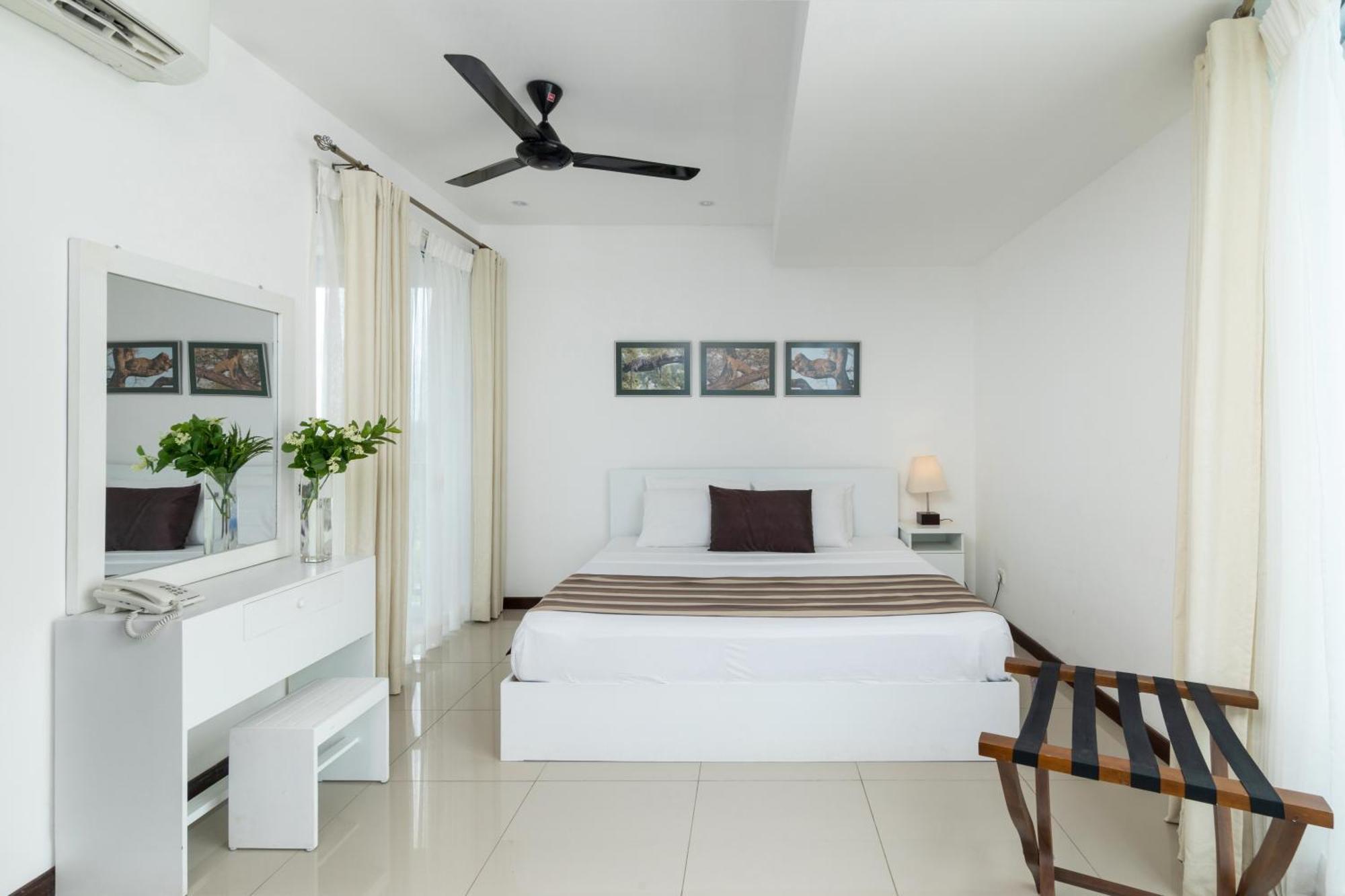 Oceanfront Condominium - Нилавели Екстериор снимка