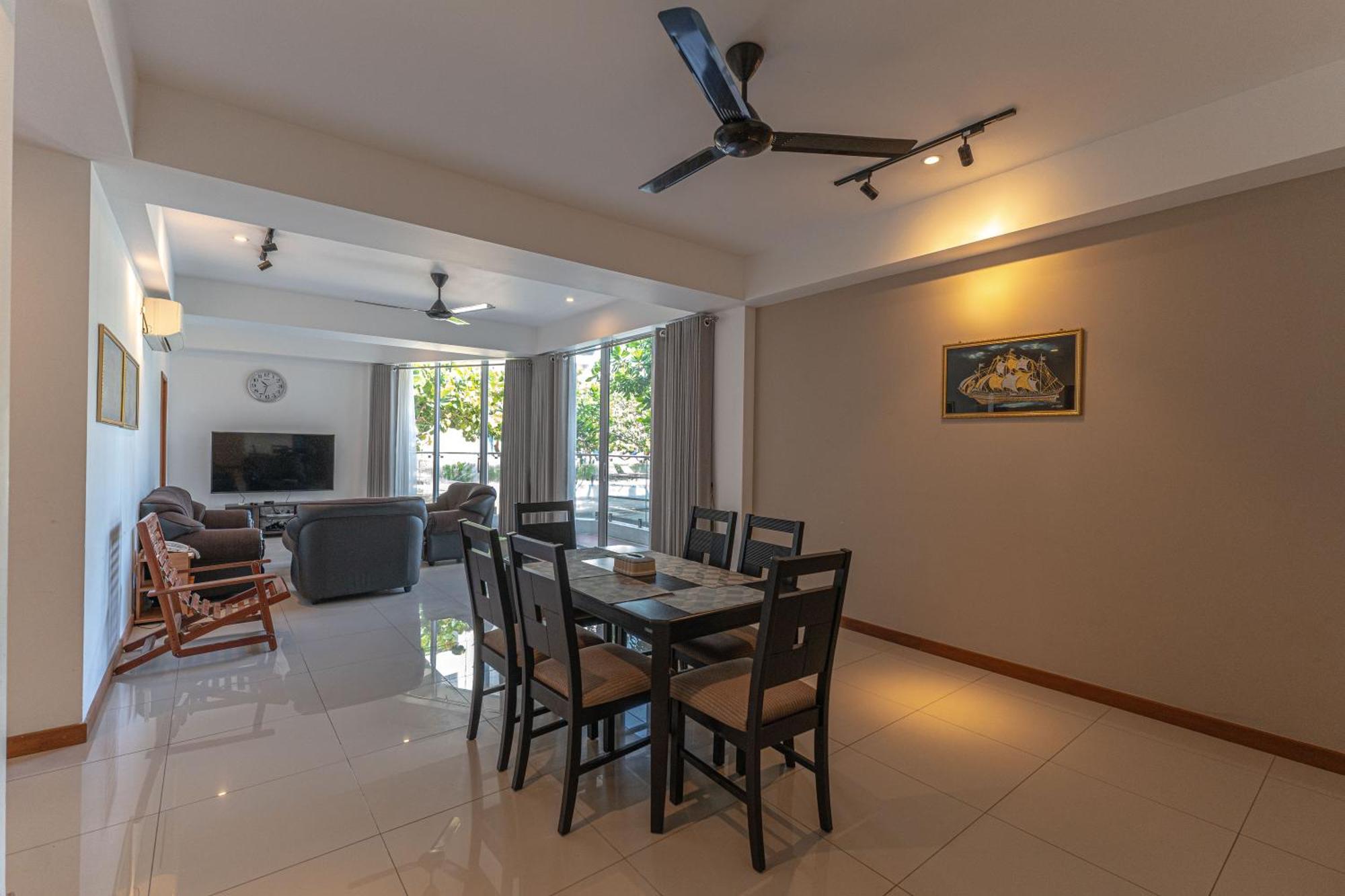Oceanfront Condominium - Нилавели Екстериор снимка