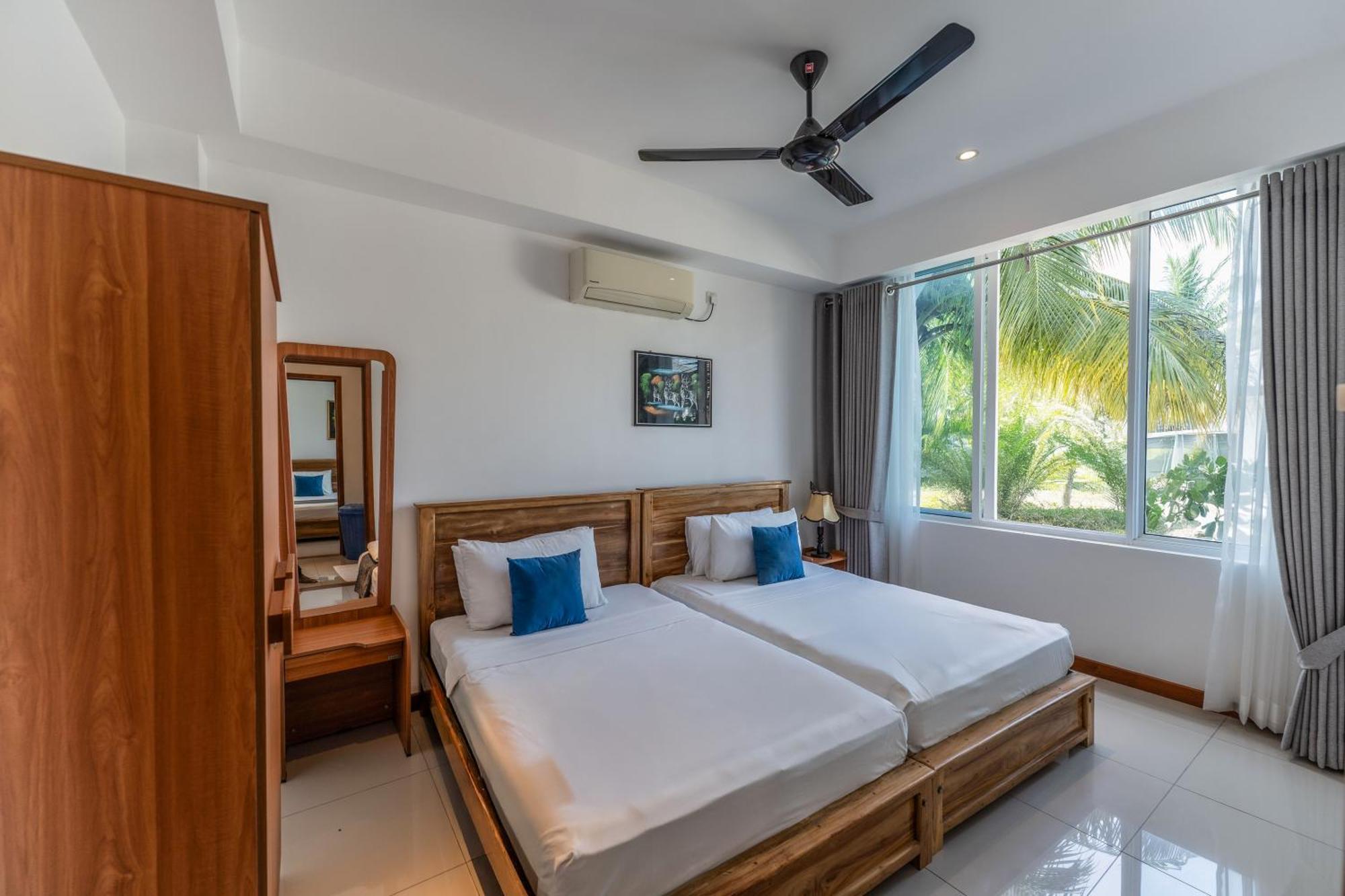 Oceanfront Condominium - Нилавели Екстериор снимка