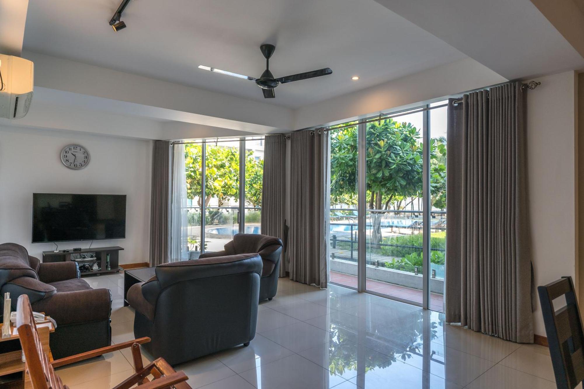 Oceanfront Condominium - Нилавели Екстериор снимка