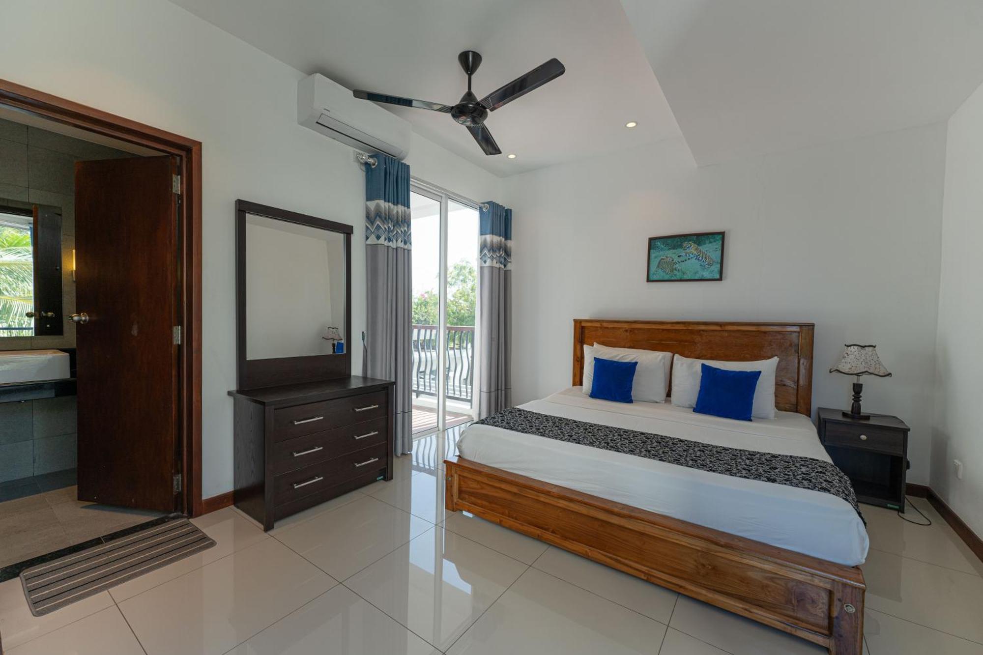 Oceanfront Condominium - Нилавели Екстериор снимка