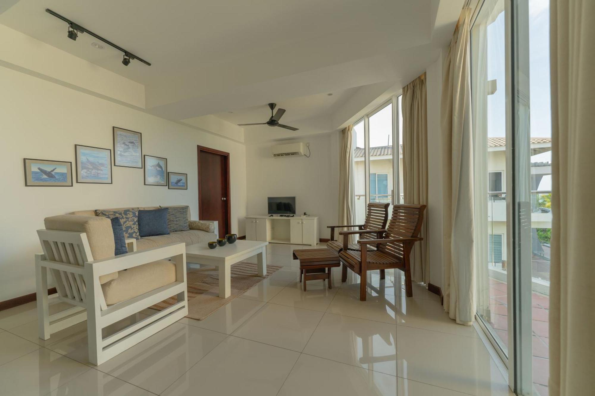 Oceanfront Condominium - Нилавели Екстериор снимка