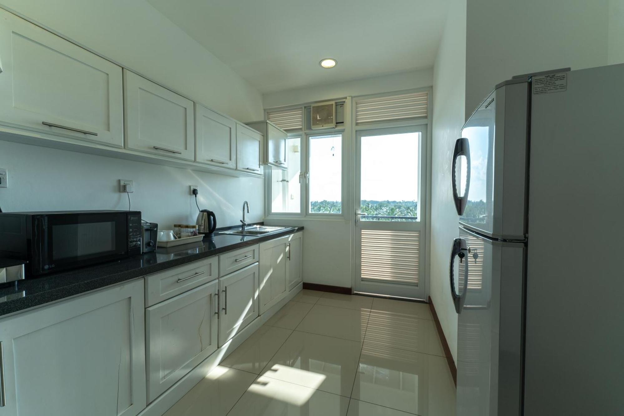 Oceanfront Condominium - Нилавели Екстериор снимка